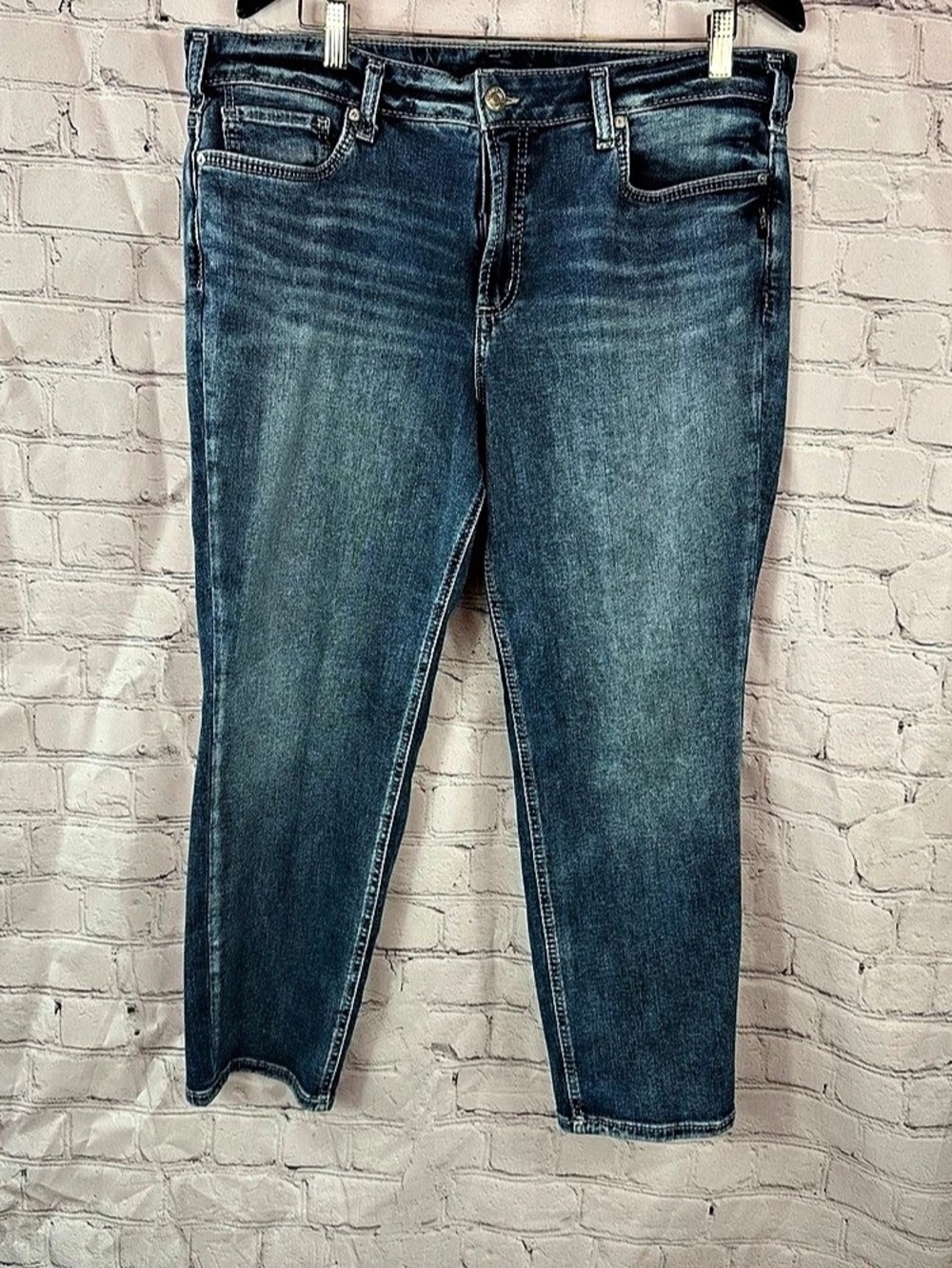Silver Jeans Co. Suki Capri. Jeans women 18 minimalist